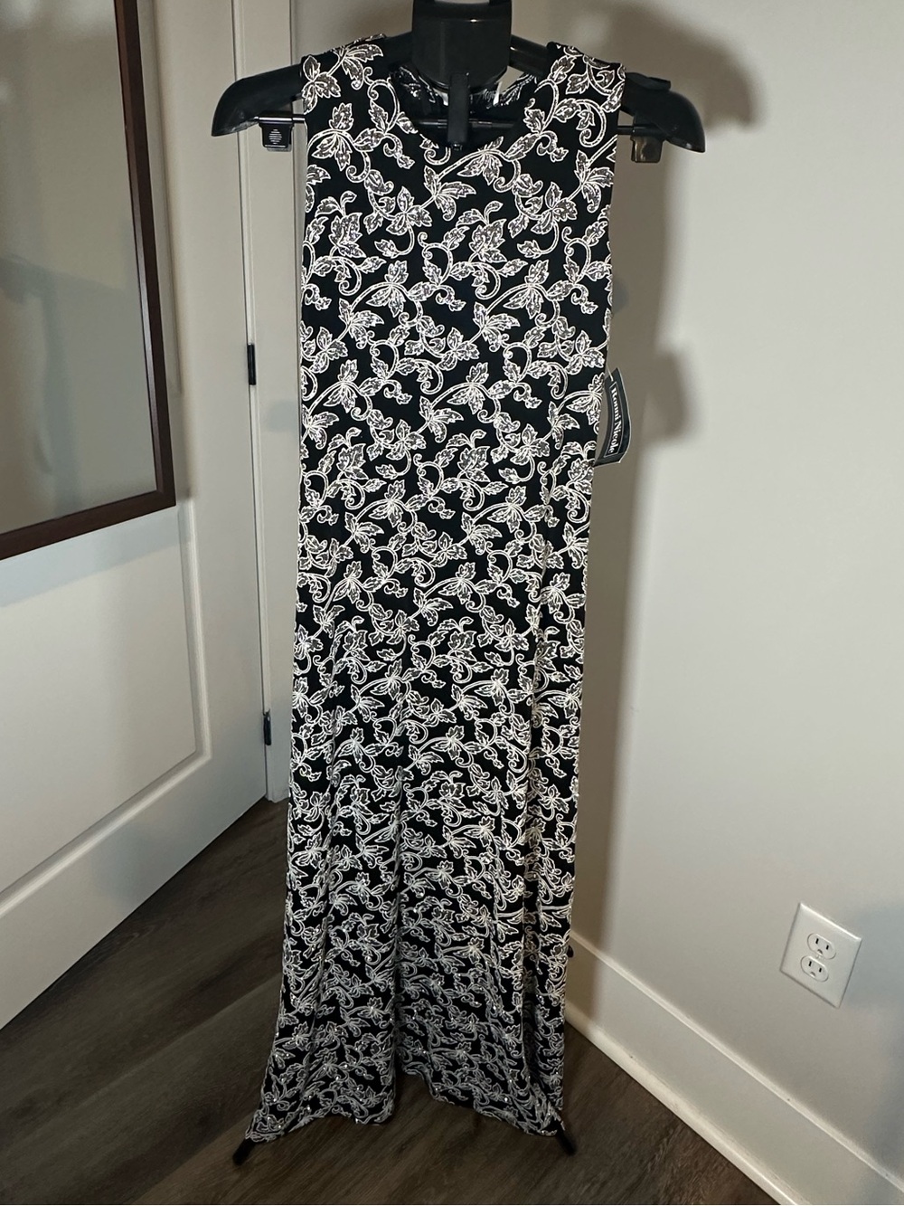 Roni Nicole NWT Black Silver Floral Glitter Maxi Dress Size 8